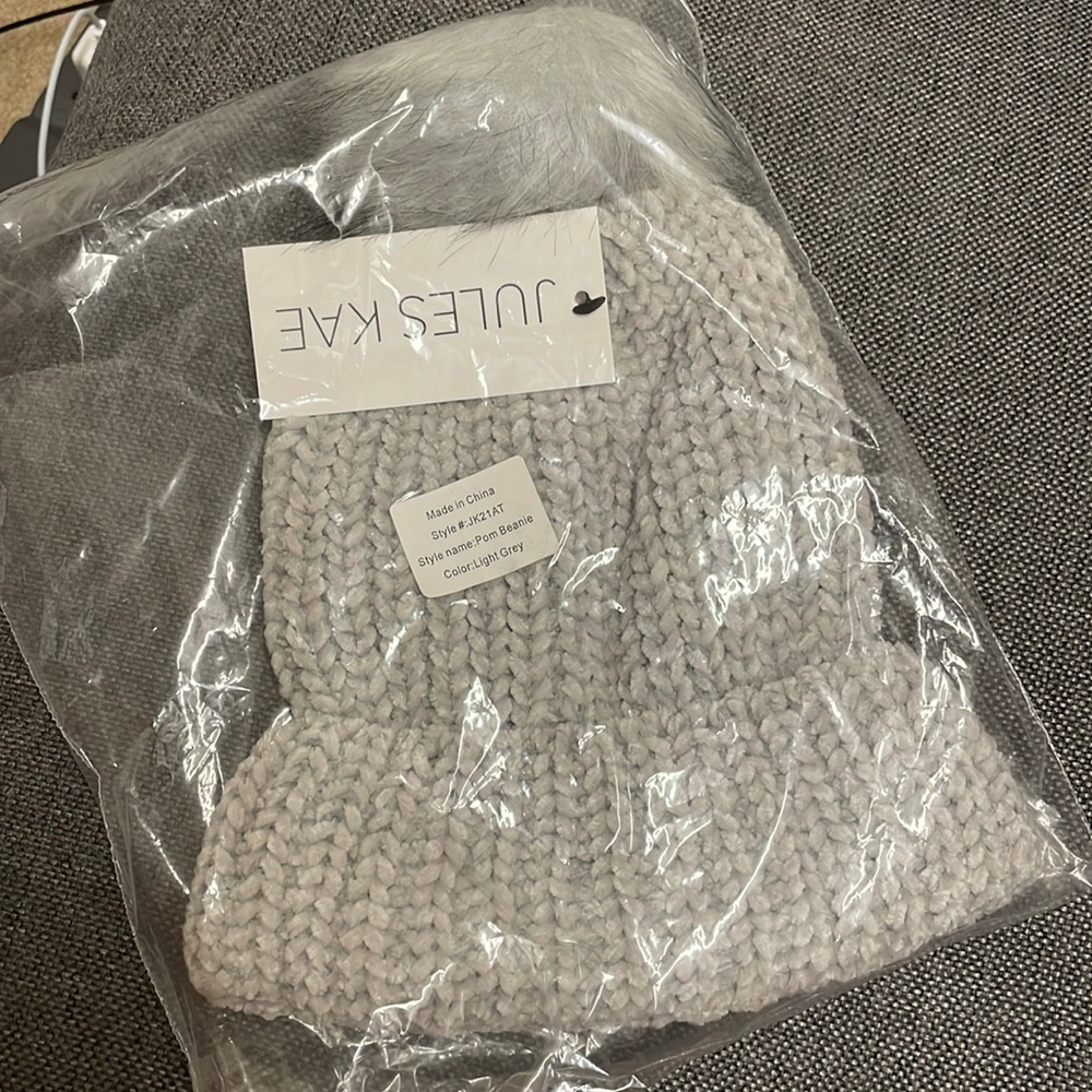 Light grey Jules jar Pom Pom beanie new